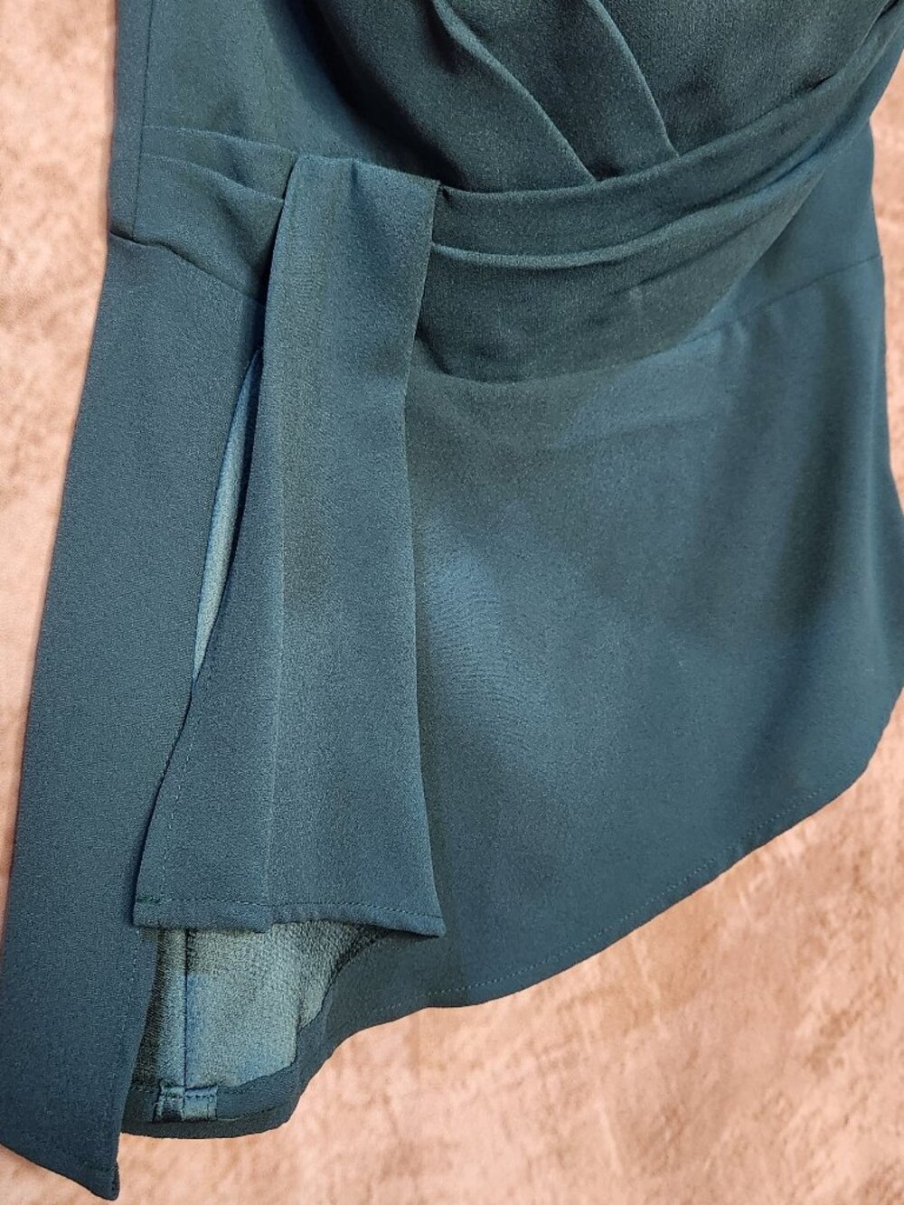WHITE HOUSE BLACK MARKET Green Draped Crop Top – Asymmetric Hem – Size 00 - Picture 4 of 8